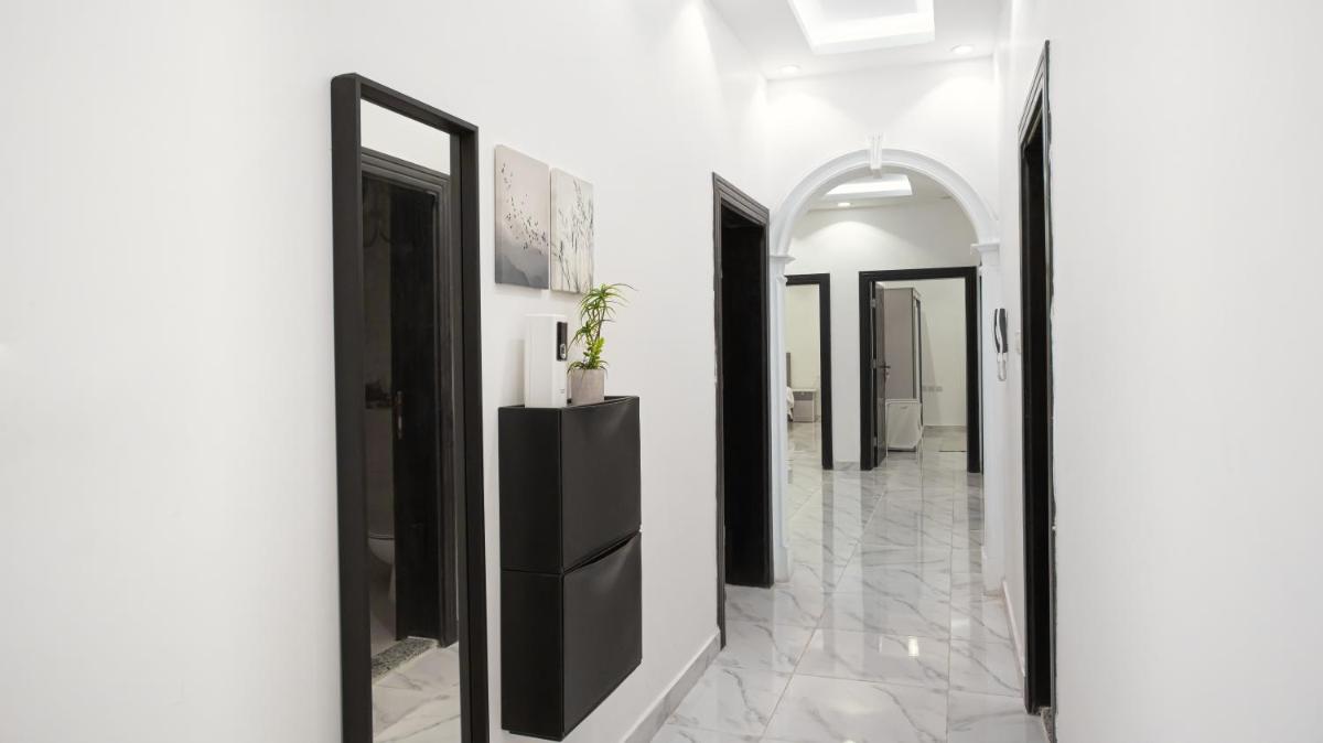 Comfortable & Big Family Apartments 10Mins Drive to Al-Masjid -Nabawi - image 6