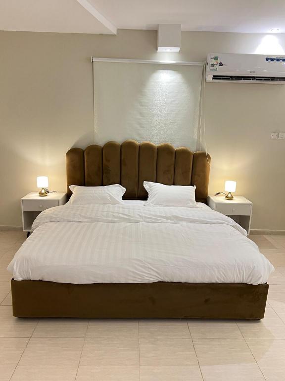 New deluxe room king bed. - main image