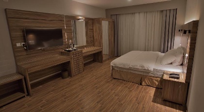 SAS RTL Hotel - image 14