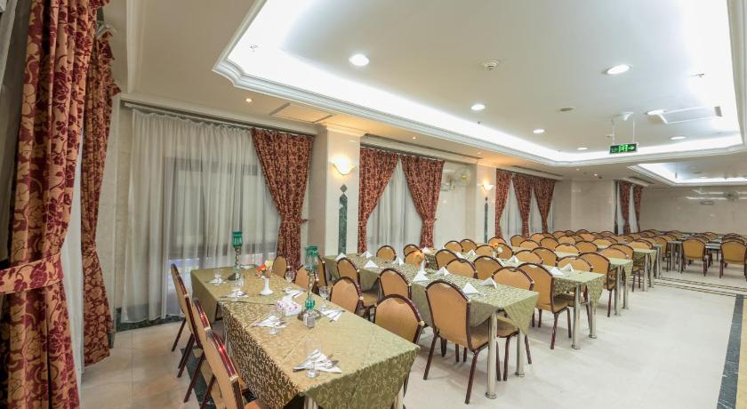 Al Mokhtara Golden Hotel - image 4