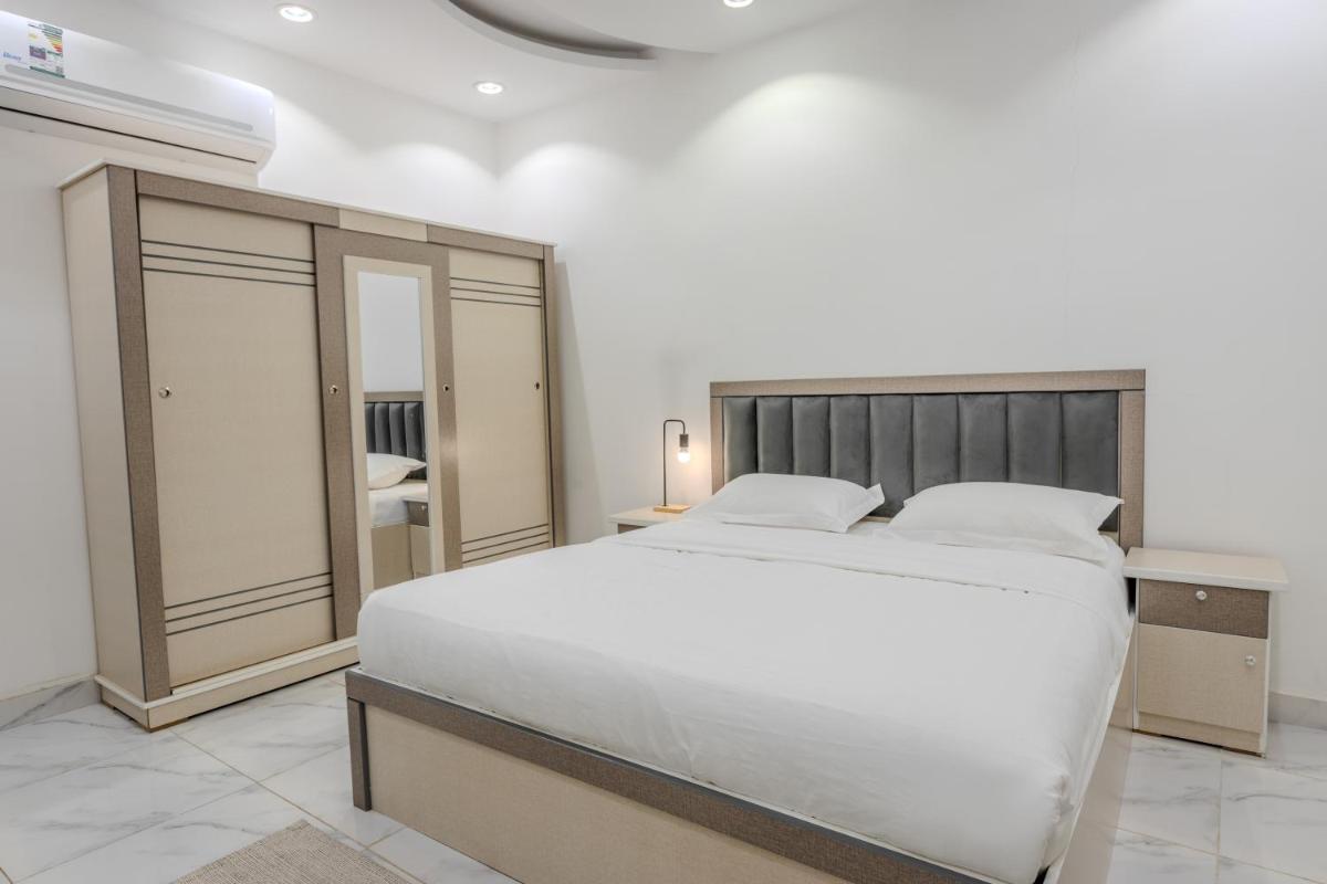 Comfortable & Big Family Apartments 10Mins Drive to Al-Masjid -Nabawi - image 4