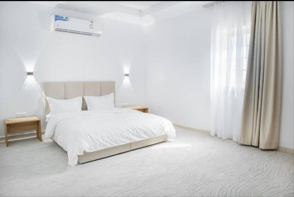 New Furnished Family Apartment with Fast Wi-fi - image 2