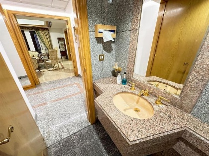 Dar Kholoud Taibah Luxury Suite - Masjid Nabawi Steps away - image 11