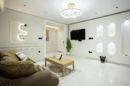 Spacious 3-Bedroom Apartment Near Prophet's Mosque - image 1