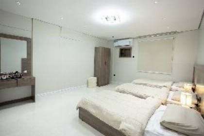 Spacious 3-Bedroom Apartment Near Prophet's Mosque - image 11