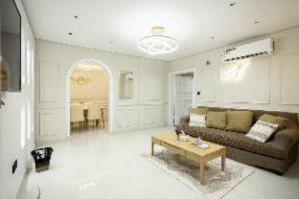 Spacious 3-Bedroom Apartment Near Prophet's Mosque - image 17